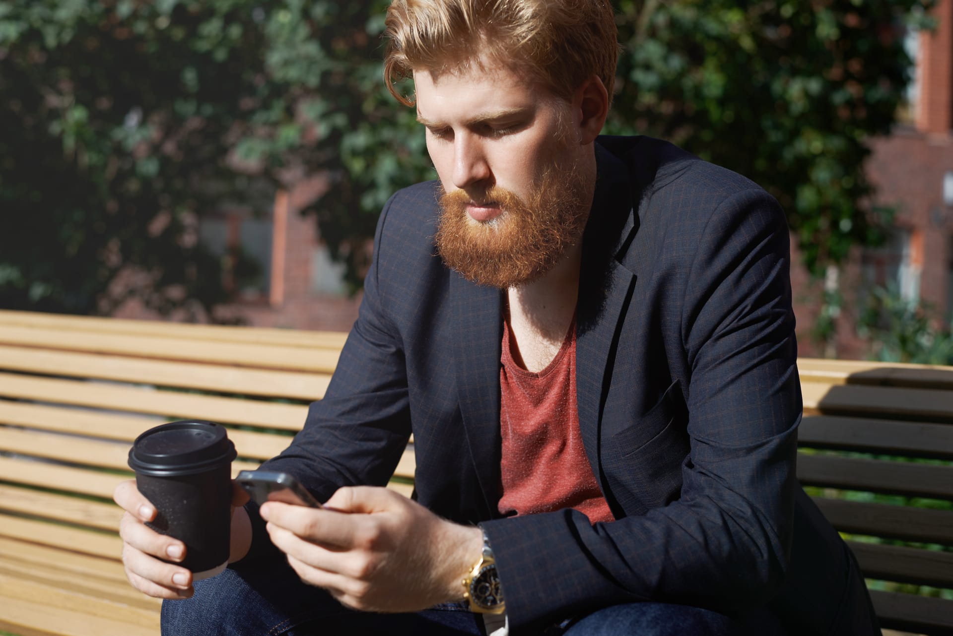 Irish player checking cashback balance on a smartphone while having a coffee